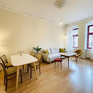 Stilvolle Altbauwohnung Am Rande Der Dresdner Neustadt Apartment